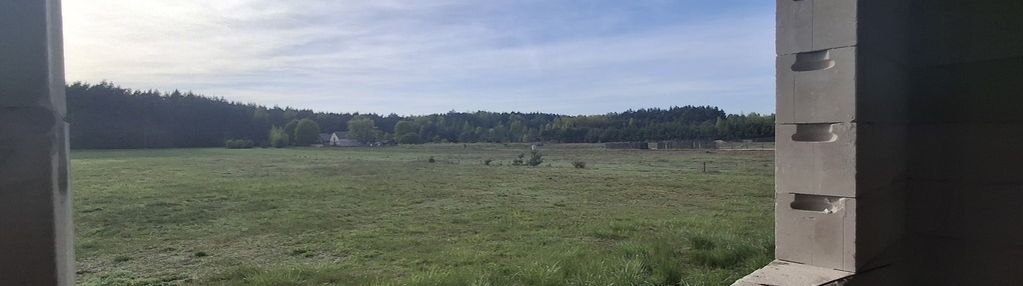Działka budowlana z domem w stanie surowym