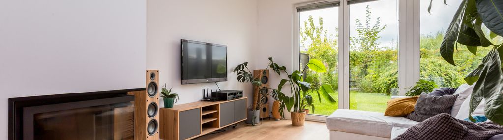 Nowoczesny dom w zabudowie bliźniaczej z ogrodem i