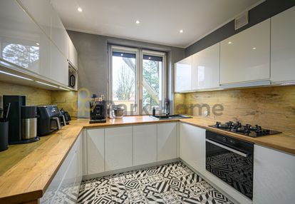 Klasyczny układ i prawdziwa cegła na ścianie