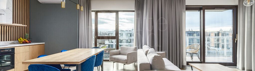 Komfortowy apartament z widokiem na marinę.