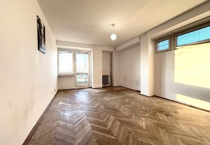 Rozkładowe trzy pokoje w bloku w śródmieściu łodzi