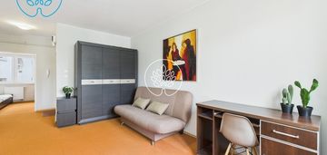 Dwupokojowe mieszkanie koło zielonych arkad