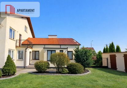 Kikół – bliźniak i garaż na dużej działce.