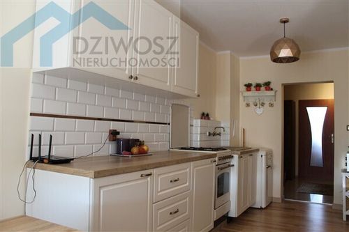 3 pok. mieszkanie z balkonem, blisko rynku.