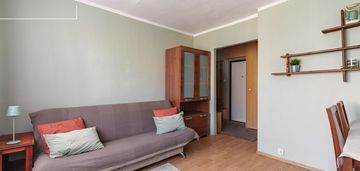 Jasna kawalerka z oddzielną kuchnią/metro