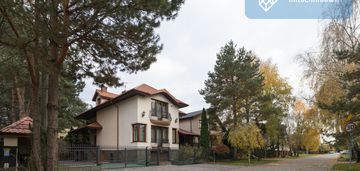 Elegancki dom w spokojnej okolicy