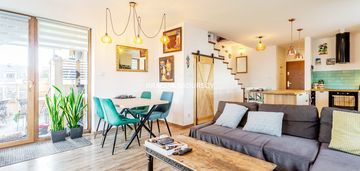 Połowa bliźniaka ze sporym ogródkiem.