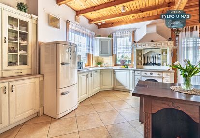 Dom jak z bajki nad rzeką wartą