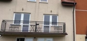 Dom z 4 niezależnymi apartamentami