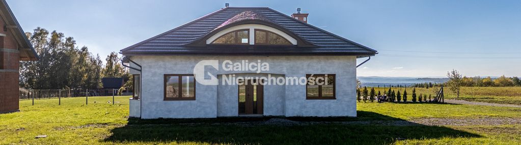 Dom w stanie surowym zamkniętym - działka 14 ar
