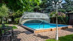 Piękny dom z ogrodem i z basenem w pieńsku