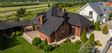 Niesamowita oferta - dom, łącznik, garaże, usługi