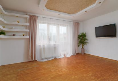 Kompaktowe 2 pokoje z drewnianym parkietem
