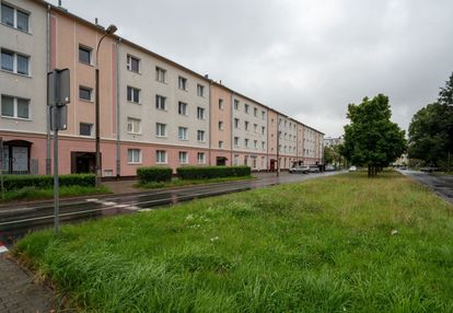 2 pok. dworcowa, oddzielna kuchnia z oknem, cegła