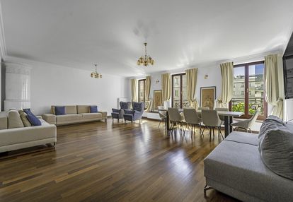Apartament w kamienicy | ścisłe centrum