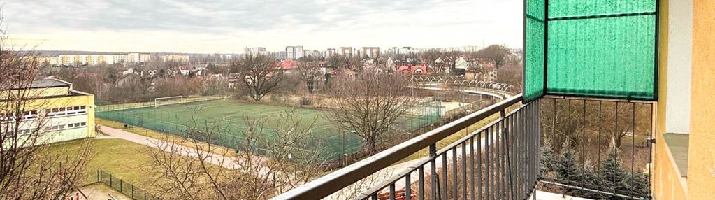 48,90 m2, ul.biedronki, z dużym balkonem i piwnicą