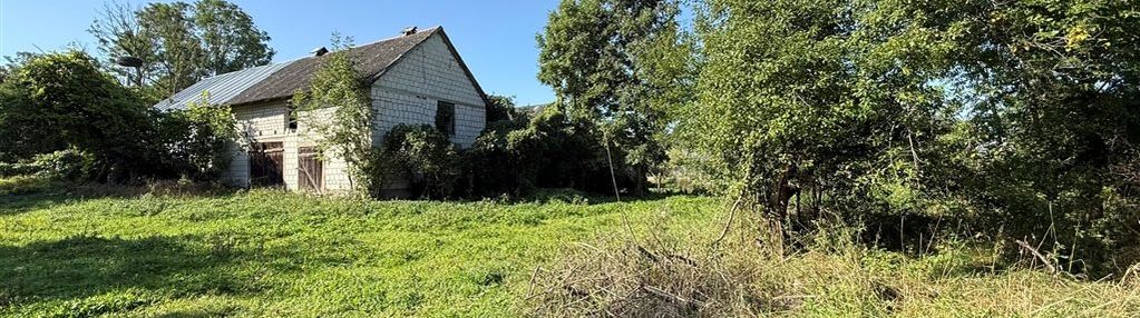 Działka siedliskowa z budynkami gospodarczymi