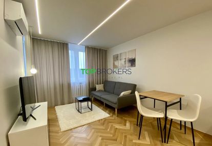 Eleganckie dwa pokoje po remoncie, w centrum