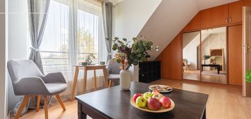 Pkp piaseczno - 8 min pieszo | dwupoziomowe