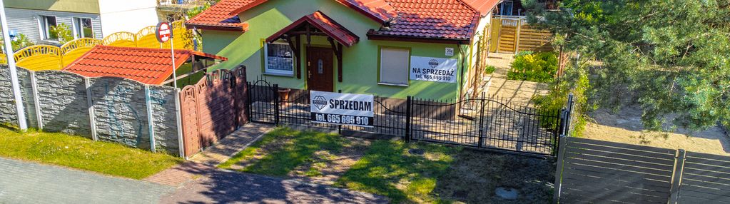 Dom wolnostojący nad jeziorem