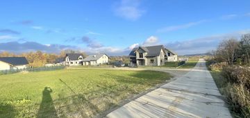 Płaska działka w otulinie lasu - trąbki wielkie!