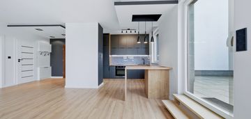 Świeżo wykończony apartament | wysokie piętro