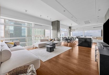 Panoramiczny apartament na 23 piętrze | złota 44