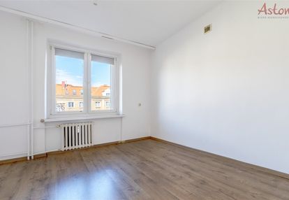 2 pokoje, os. b, dobra lokalizacja, niski koszt