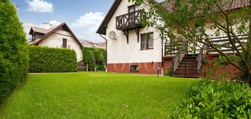 Dom wolnostojący na sprzedaż, ładna działka