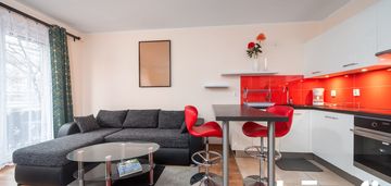 Ładne mieszkanie z klimatyzacją i balkonem