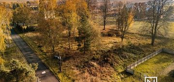 Ujejsce|zielona spokojna okolica|obok lasu|15a|