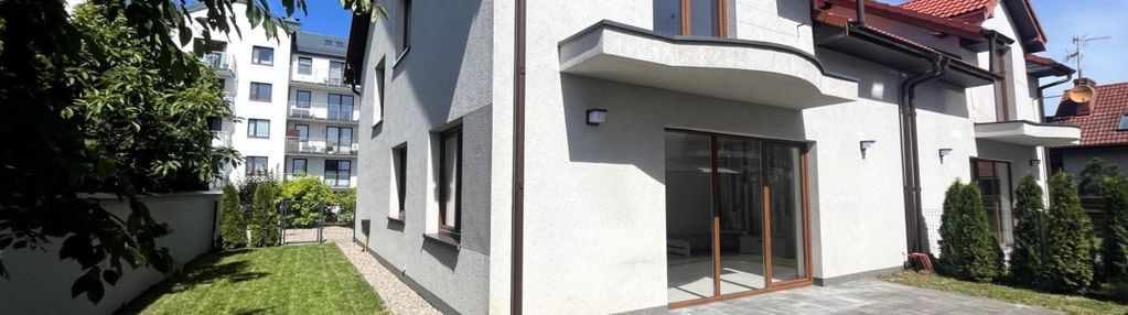 Gotowy do wprowadzenia garaż ogród