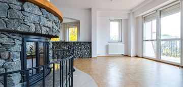 Mieszkanie dwupoziomowe z kominkiem!