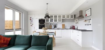 Gotowy do wprowadzenia dom szeregowy w baninie.