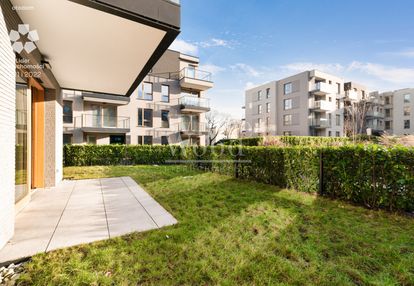 Przestronny, 4-pokojowy apartament z ogródkiem