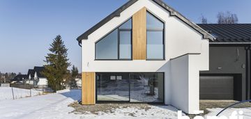 Nowoczesny dom w zabudowie bliźniaczej | libertów