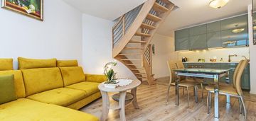 Dwupoziomowy apartament z bliskością morza