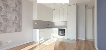 Centrum apartamentowiec 3 pokoje 45 m2, parking