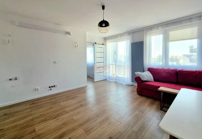 2 pok, zamknięte, balkon, krzyki