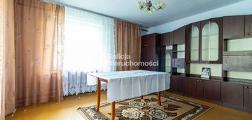 Wygodny dom z dużą działką -świetna lokalizacja.