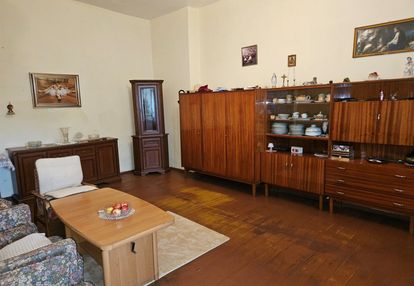 Dom z zabudowaniami gospodarczymi