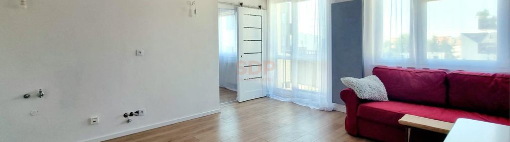 2 pok, zamknięte, balkon, krzyki