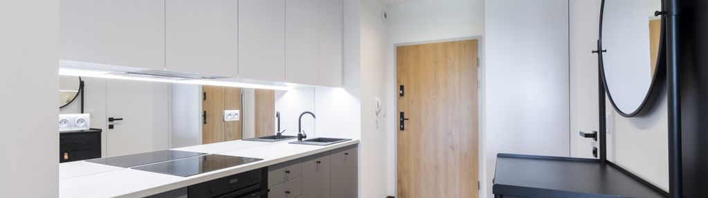 Kompaktowe mieszkanie z osobną sypialnią.