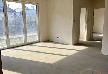 Dwustronne mieszkanie z ogródkiem