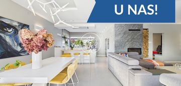 Ekskluzywny dom na dużej, słonecznej działce.