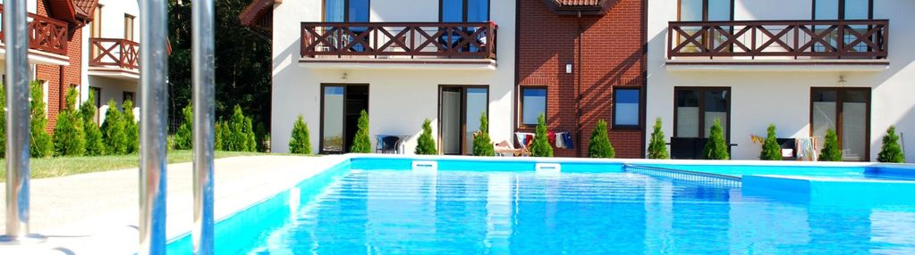 Dwupoziomowy apartament nad morzem z basenem