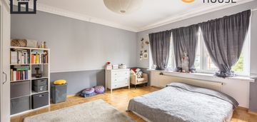 Dom ze ścianą lasy | wolnostojący | ogród | garaż