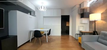 Jasne, ciche, z miejscem postojowym!