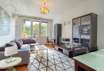 2 przestronne pokoje, balkon, i piętro