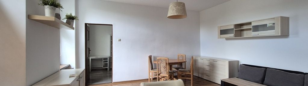 2-pokojowe mieszkanie z dogodną komunikacją.